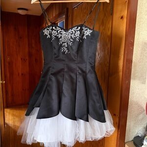 Prom/homecoming dress Masquerade Black and White Floral-Embroidered Party Dress